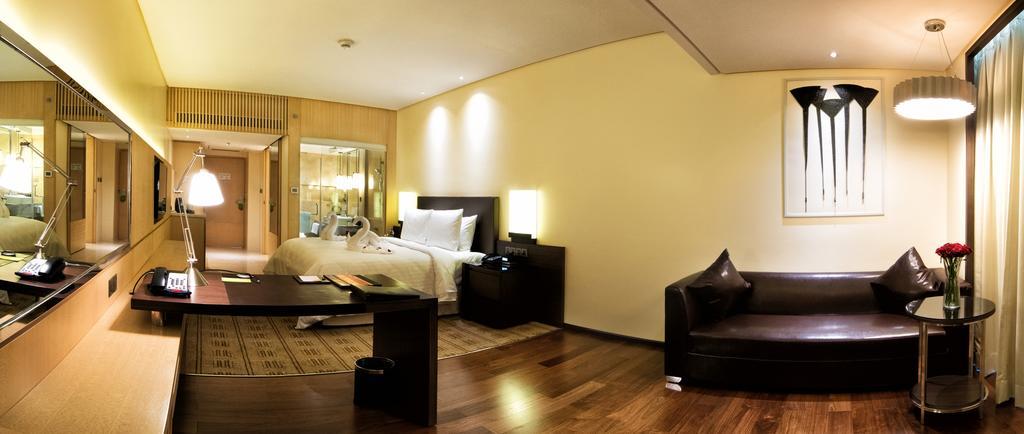 Courtyard By Marriott Bilaspur Room photo