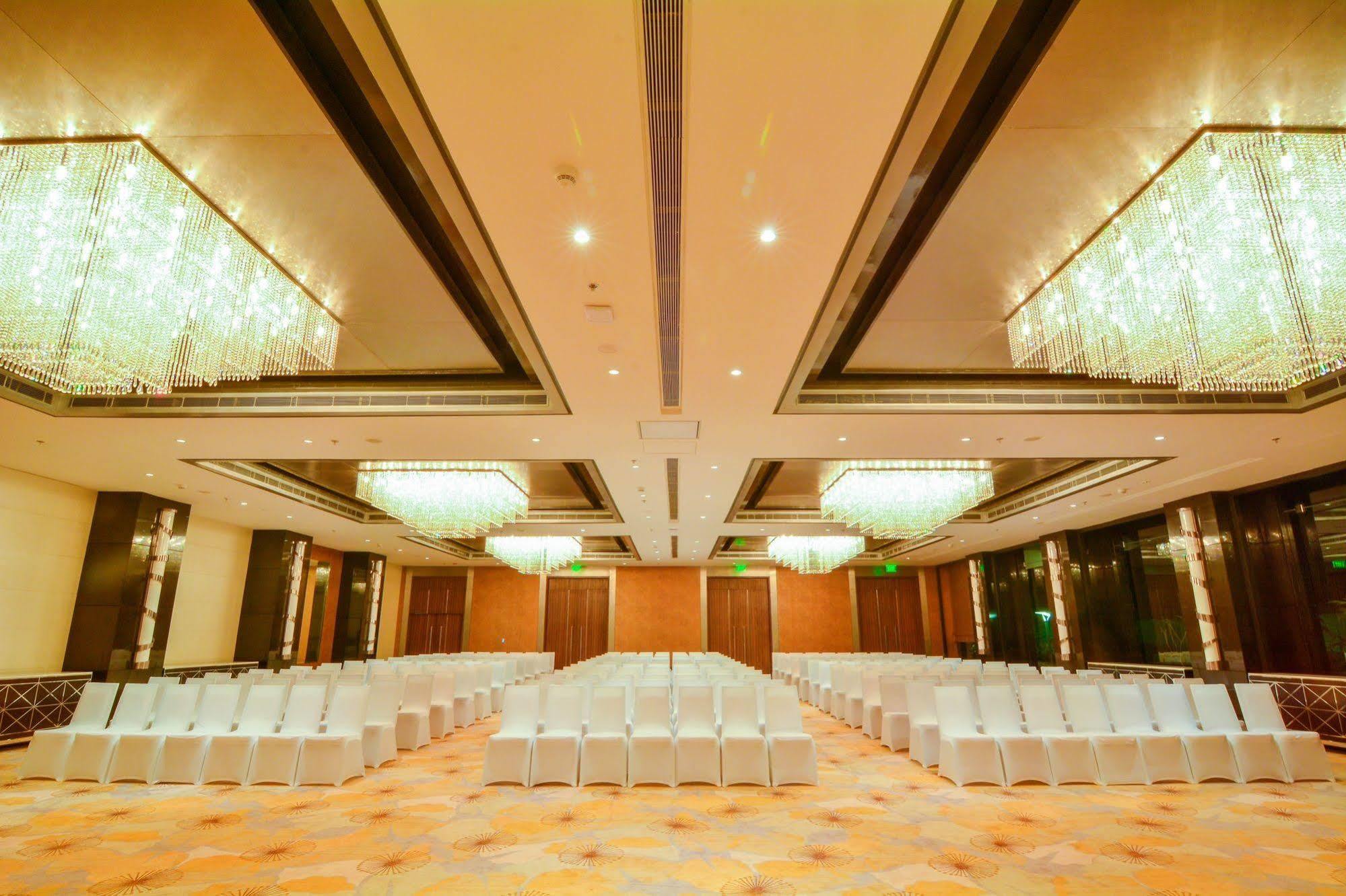 Courtyard By Marriott Bilaspur Exterior photo